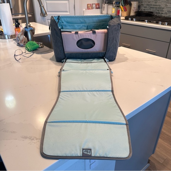 Hie Grovia v. 1 Diaper Bag in Gray/Blue + Pink Changing Pad/Case for Wipes - Picture 16 of 16